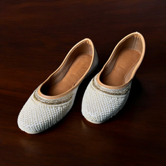 Ethnic Floral Embroidery Kolhapuri-Style Flats