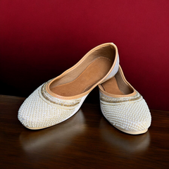 Ethnic Floral Embroidery Kolhapuri-Style Flats